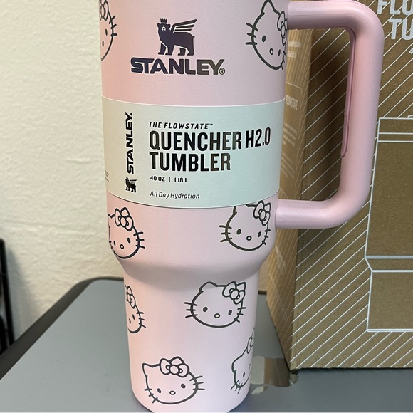 Stanley Pink Hello Kitty Quencher Tumbler - Picture 4 of 9